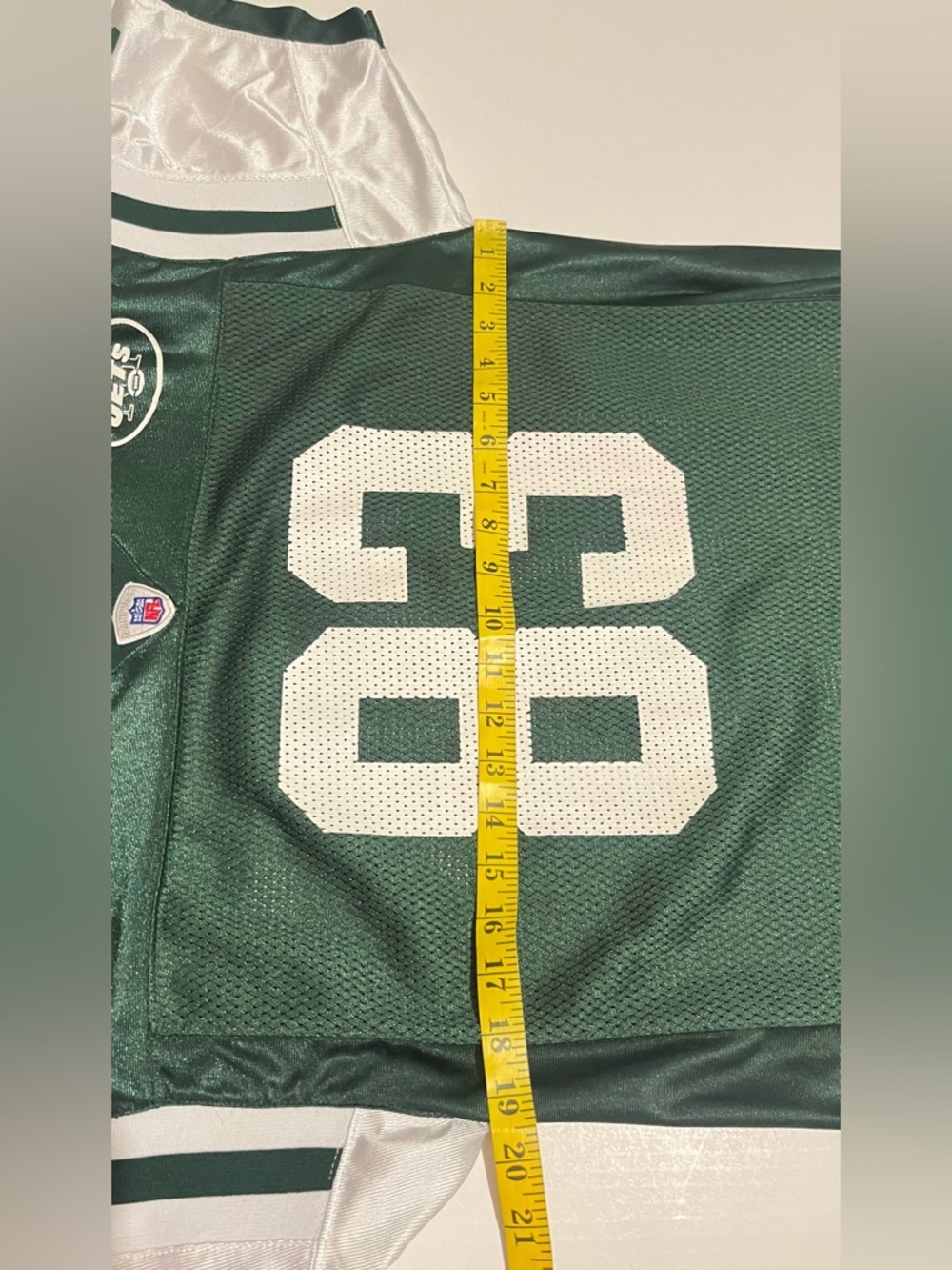 Vintage Reebok New York Jets Football Jersey Featuring Santana Moss. - Picture 6 of 7